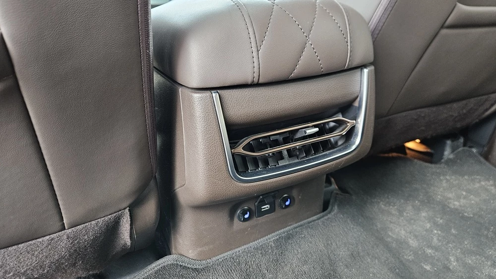 Oting Paladin салон интерьер второй ряд воздуховоды