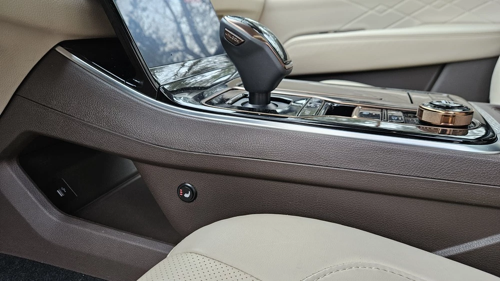 Oting Paladin салон интерьер тоннель селектор сбоку два этажа