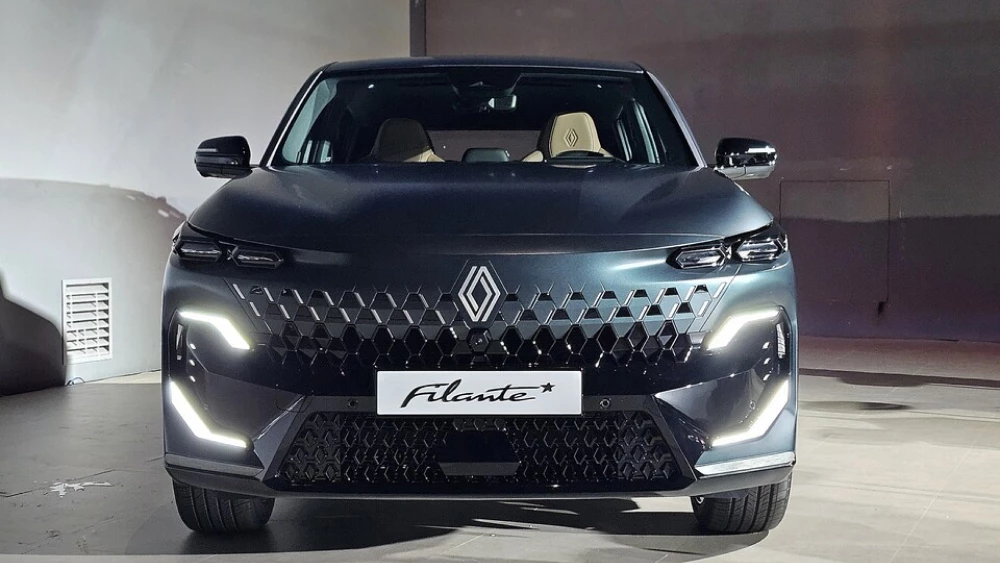 Первые обзоры на новый кроссовер от Geely и Renault под названием Filante появились в сети спереди