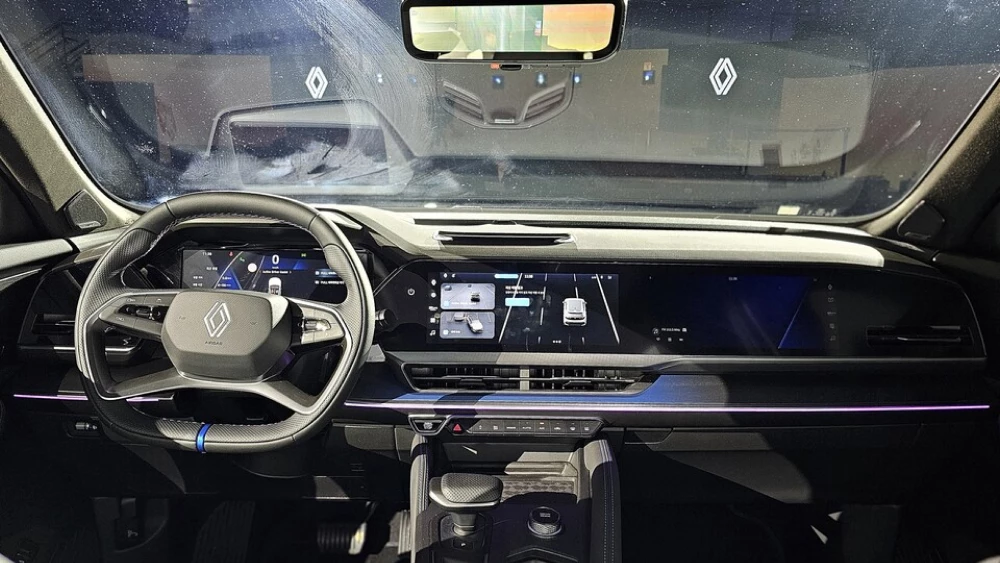 Первые обзоры на новый кроссовер от Geely и Renault под названием Filante появились в сети салон