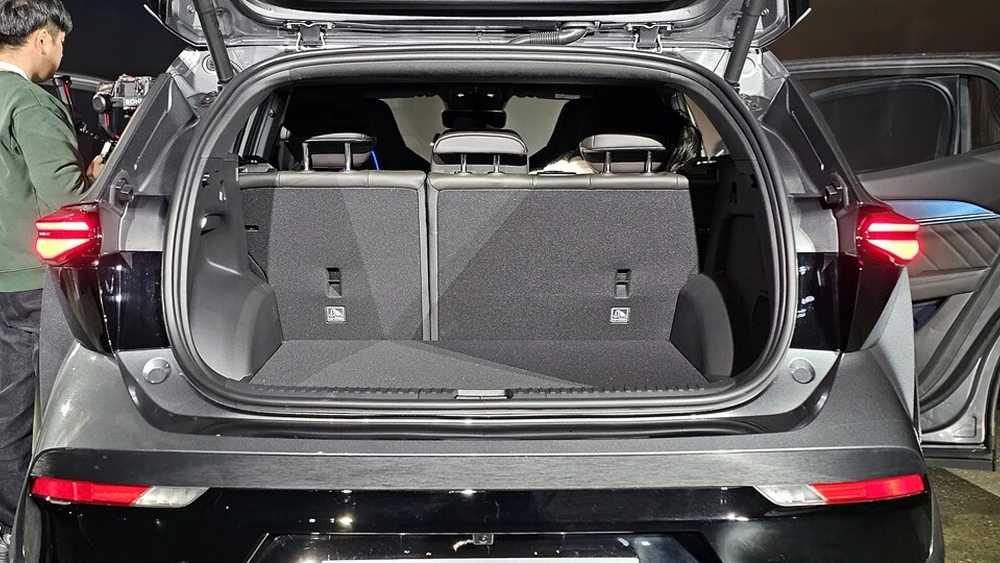 Первые обзоры на новый кроссовер от Geely и Renault под названием Filante появились в сети багажник