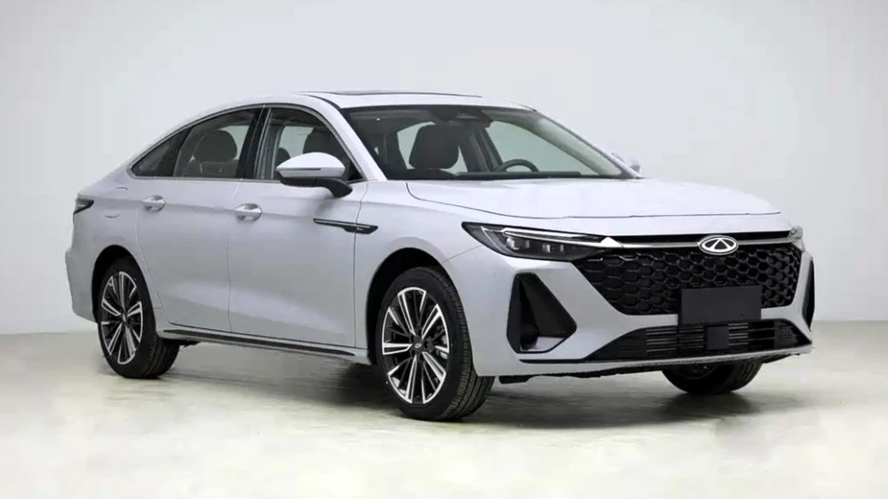 обновленный arrizo 8 сбоку спереди седан