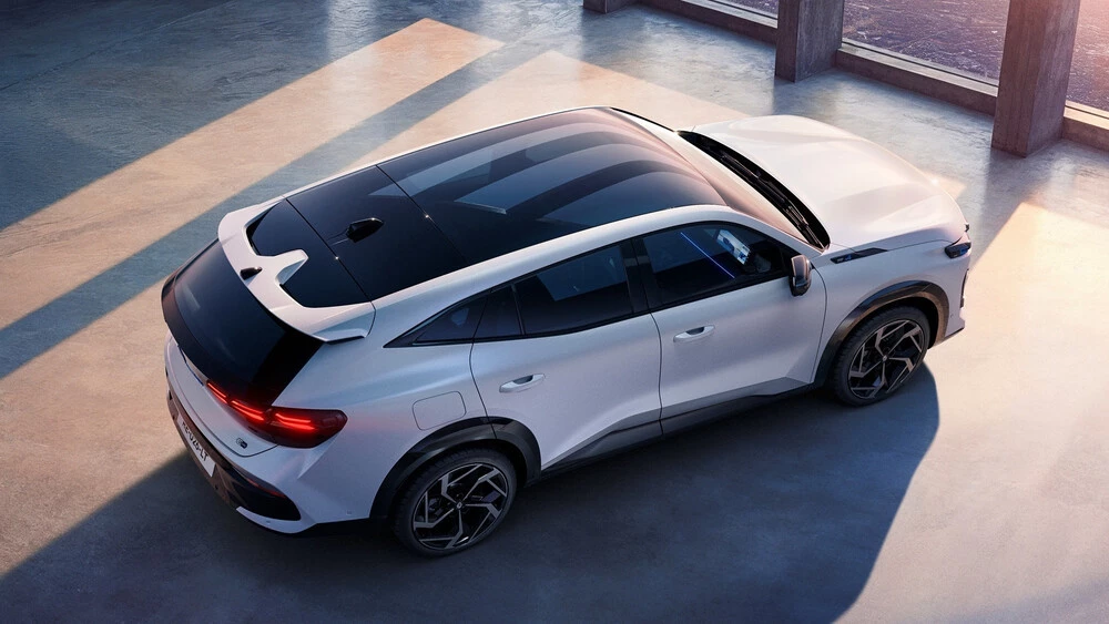 Кроссовер Renault Filante сбоку сверху сзади