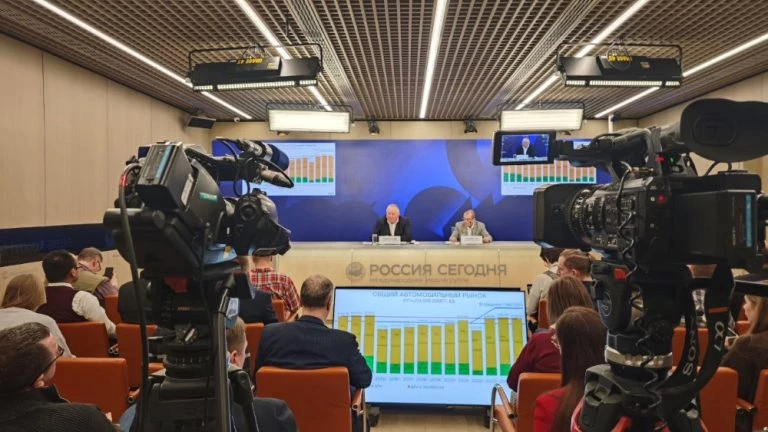 Президент Ассоциации «Российские автомобильные дилеры» (РОАД) Алексей Подщеколдин пресс-конференция