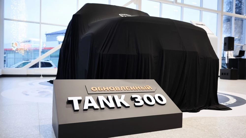 обновленный Tank 300 в чехле презентация у дилера в автосалоне Авторай Ульяновск
