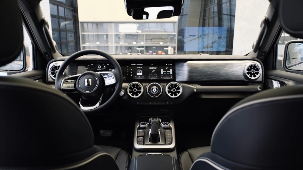 обновленный Tank 300 салон интерьер у дилера в автосалоне авторусь Москва купить