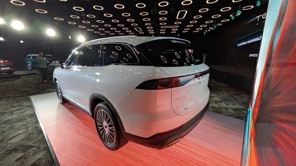 Tenet T9 презентация в России сбоку сзади