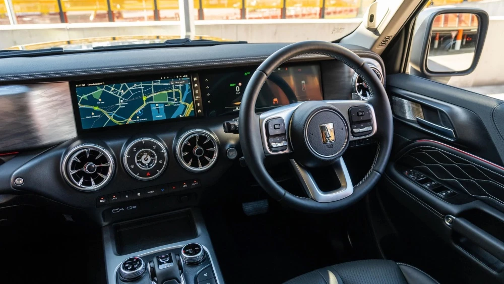 tank 300 hi4-t phev интерьер