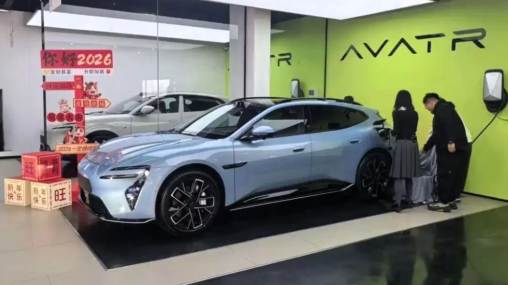 универсал changan avatr 06t сбоку в Китае