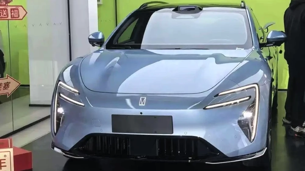 универсал changan avatr 06t спереди в Китае