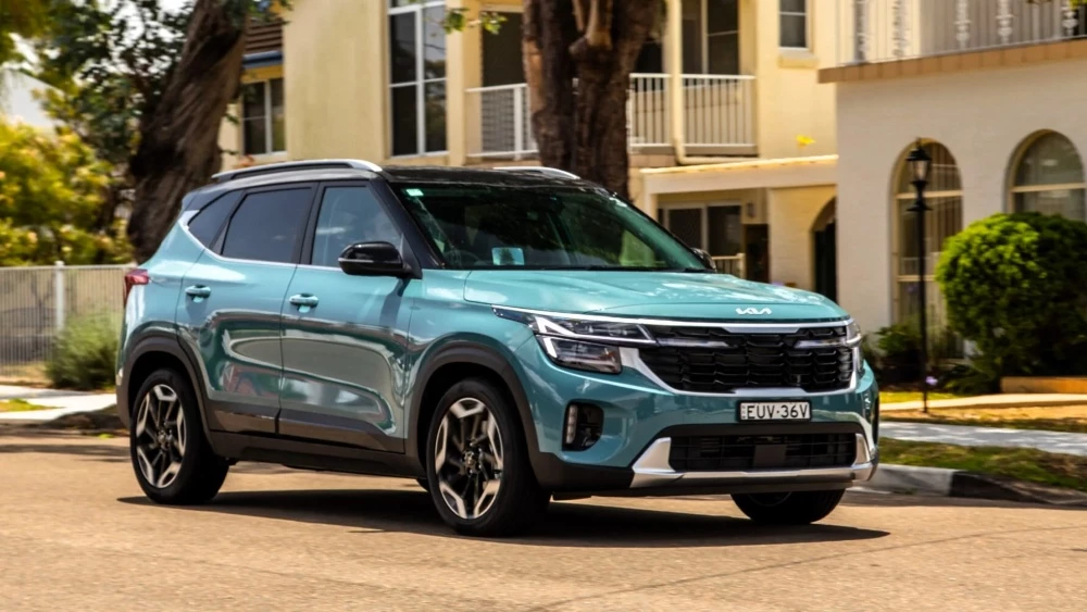 kia seltos спереди сбоку