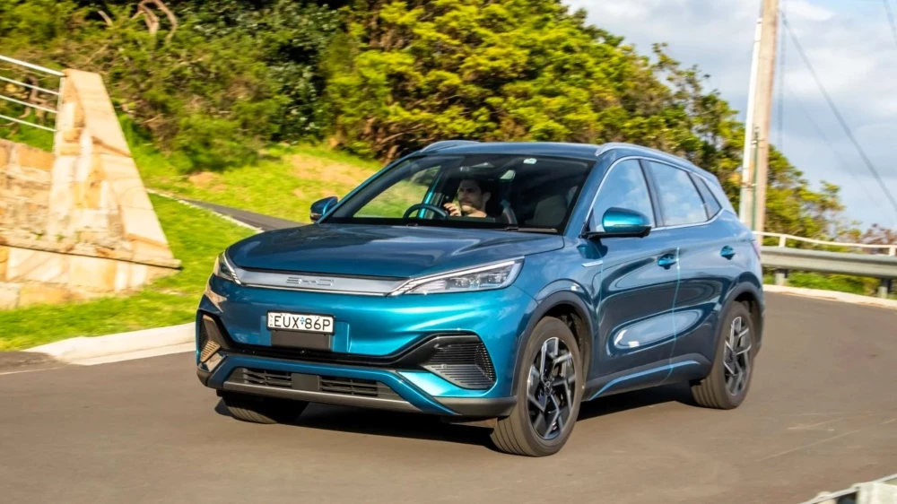 byd atto 3 спереди сбоку