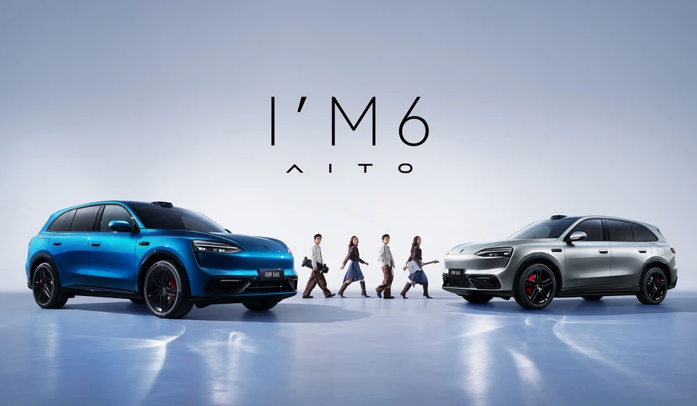 Кроссовер Aito M6 сбоку спереди