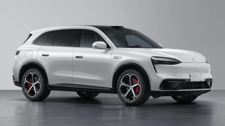 Aito M6 сбоку спереди