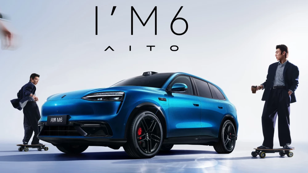 Кроссовер Aito M6 сбоку спереди