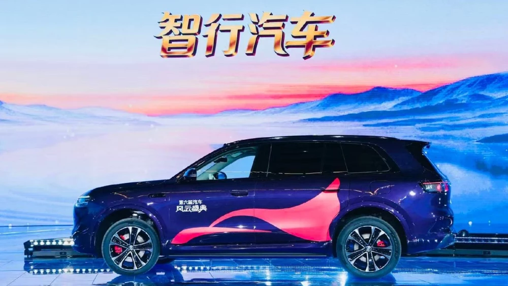 Центральное телевидение Китая назвало лучшие автомобили 2025 года aito m8 сбоку