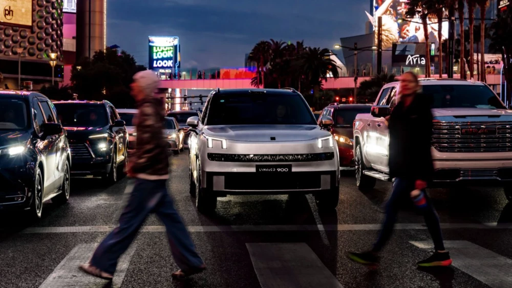 Американские автодилеры испугались китайских машин lynk & co 900 в лас-вегасе сбоку