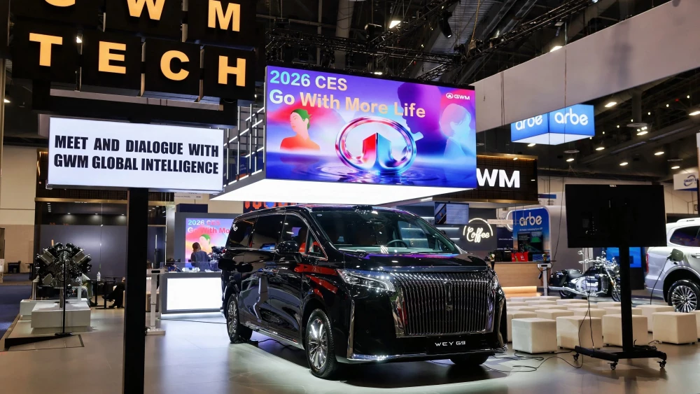 Американские автодилеры испугались китайских машин gwm wey 80 сбоку спереди стенд ces 2026