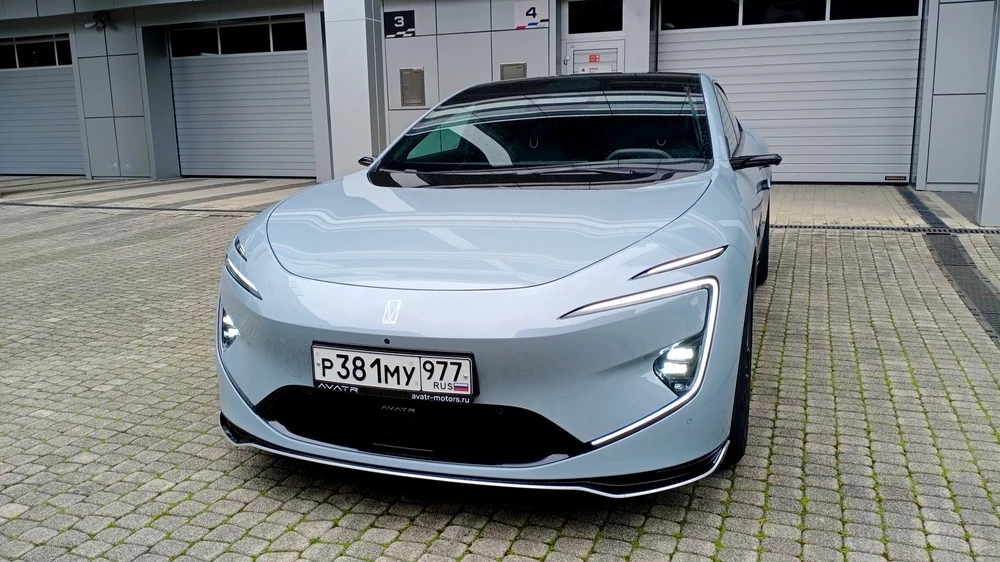 Avatr 12 тест спереди