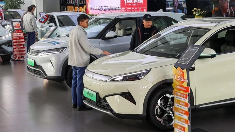 BYD едва попал в Топ-50 китайского рынка автосалон в китае byd yuan plus byd yuan up atto 3 atto 2