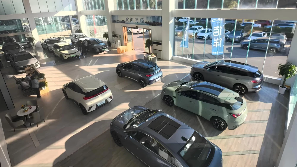 BYD едва попал в Топ-50 китайского рынка автосалон в китае дилерский центр 4S линейки ocean dynasty