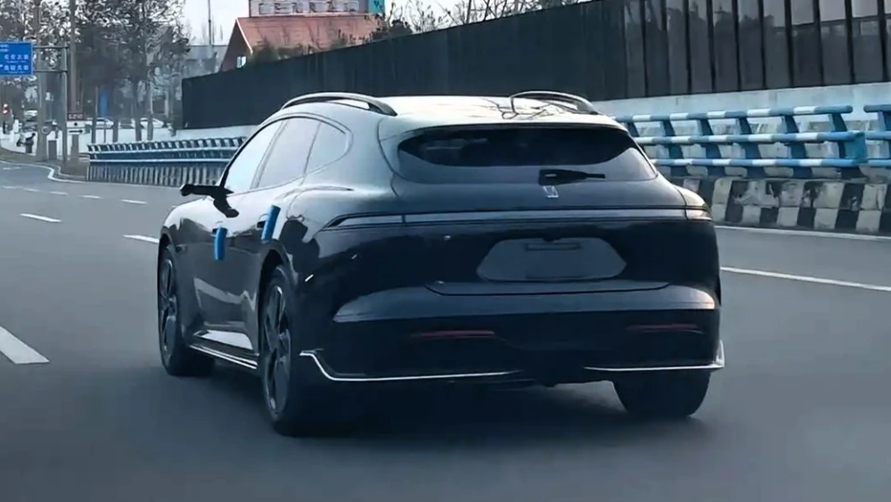 универсал changan avatr 06t сзади в Китае