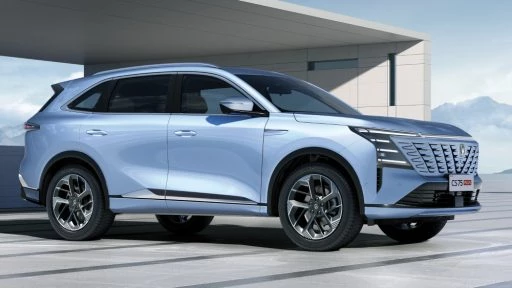 Новый Changan CS75 Plus с передним приводом появится в России кроссовер сбоку спереди голубой