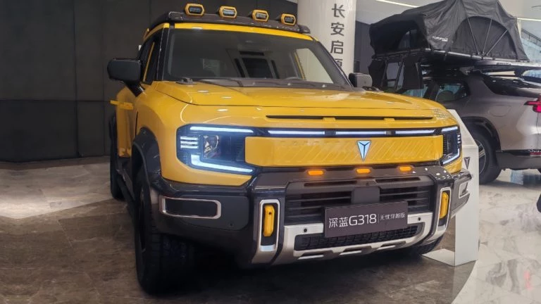Компания Changan планирует значительно расширить модельный ряд в России в 2026 году deepal g318 сбоку спереди внедорожник желтый