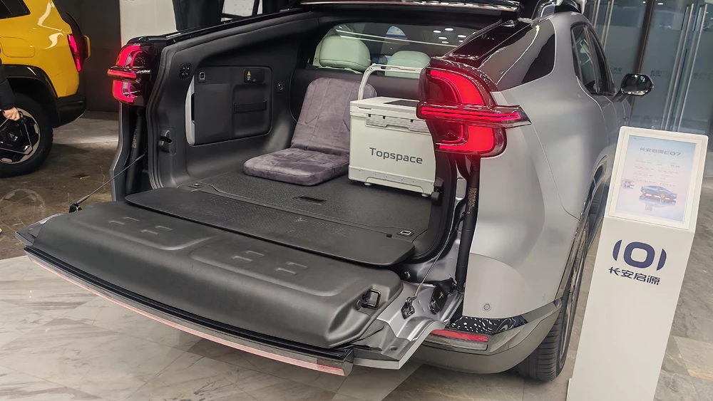 Компания Changan планирует значительно расширить модельный ряд в России в 2026 году deepal e07 nevo e07 сбоку сзади 