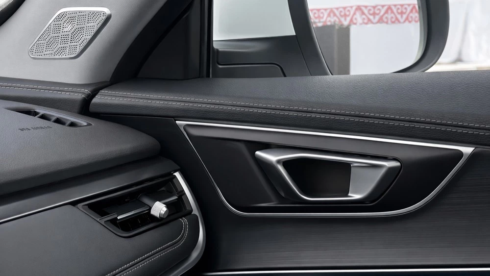 Chery C8 в Казахстане тест салон интерьер дверные карты отделка