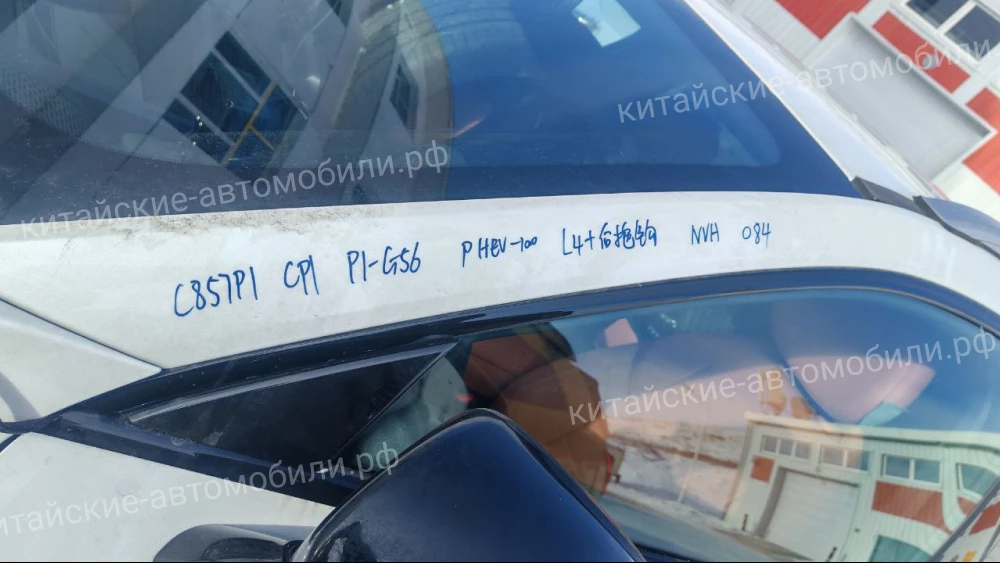 Гибридный Deepal S05 для глобального рынка тестируют в Китае кроссовер белый сбоку спереди changan