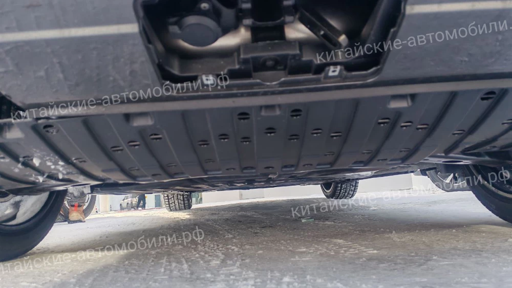 Гибридный Deepal S05 для глобального рынка тестируют в Китае кроссовер белый шасси фаркоп с электроприводом тягово-сцепное устройство