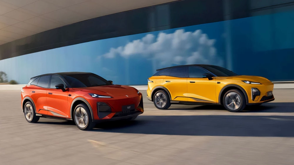 Обновленный кроссовер Deepal S07 New 2026 модельного года сбоку спереди