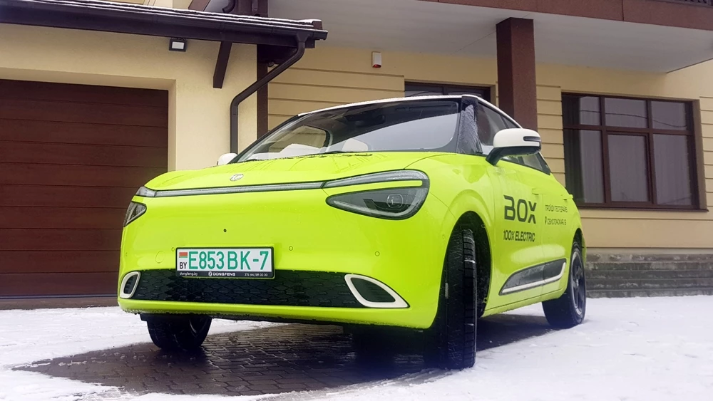 Электромобиль Dongfeng Box EV 330 Plus спереди