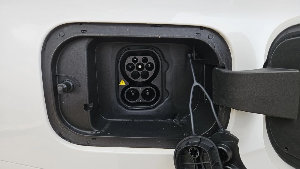 evolute i-space тест сбоку спереди зарядка зарядный порт