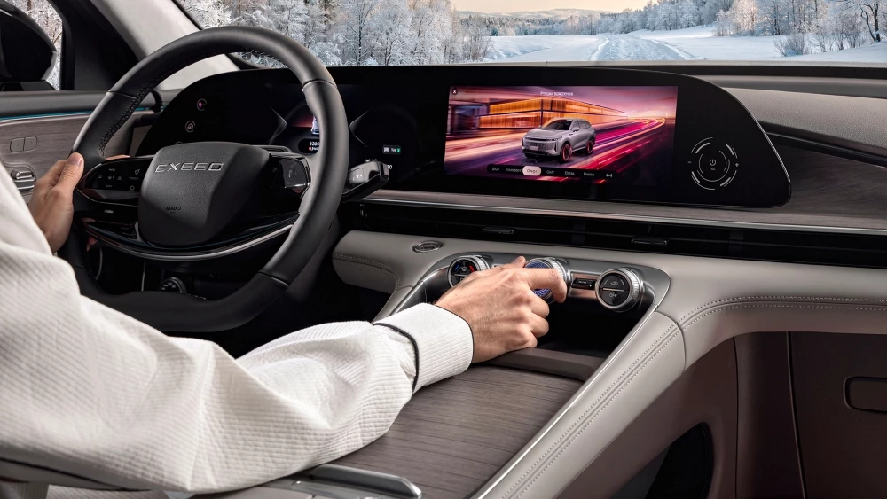 exeed rx салон интерьер водитель за рулем