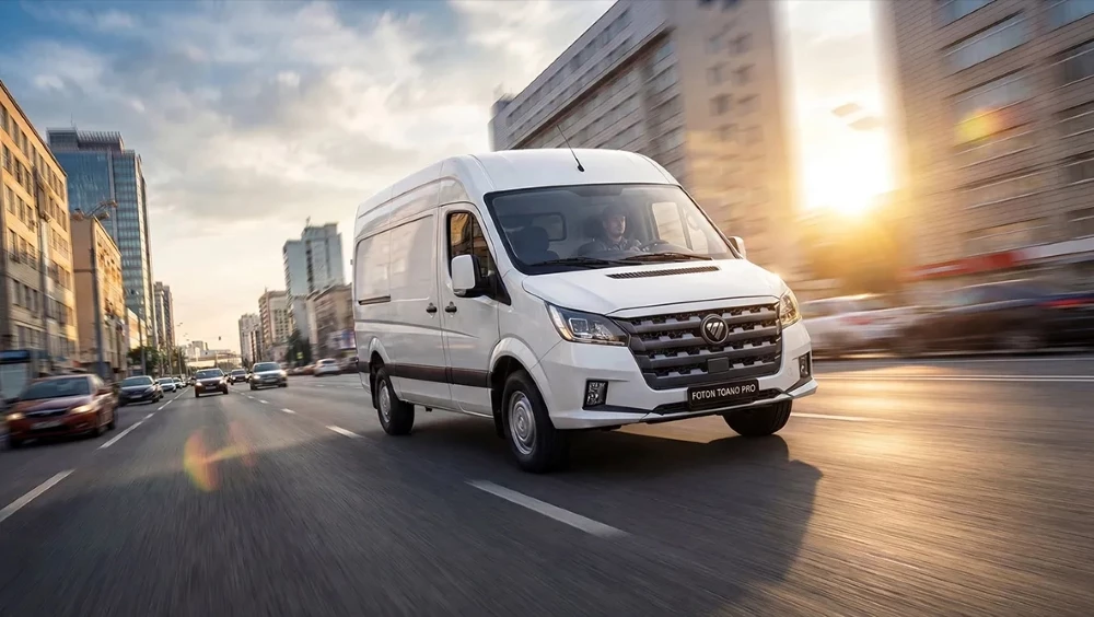 Фургон Foton Toano Pro сбоку спереди