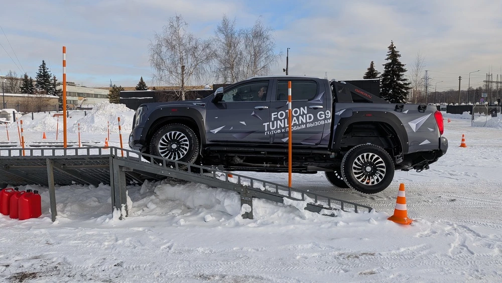 Foton G9 пикап в России презентация сбоку тест зимой на снегу вывешивание