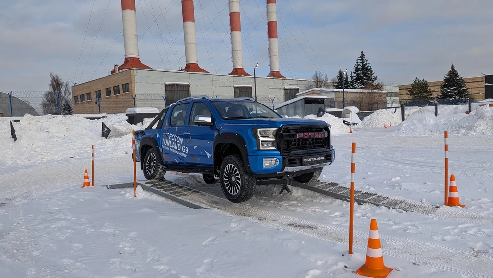 Foton G9 пикап в России презентация сбоку спереди тест на снегу
