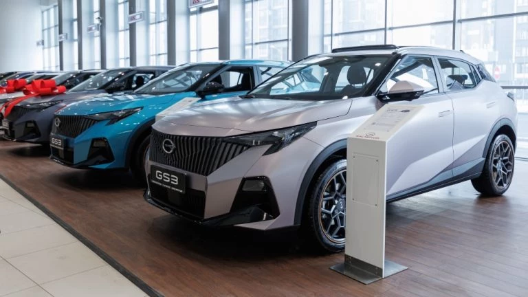 GAC GS3 в салоне шоуруме у дилера купить новый сбоку спереди бизнес кар воронеж