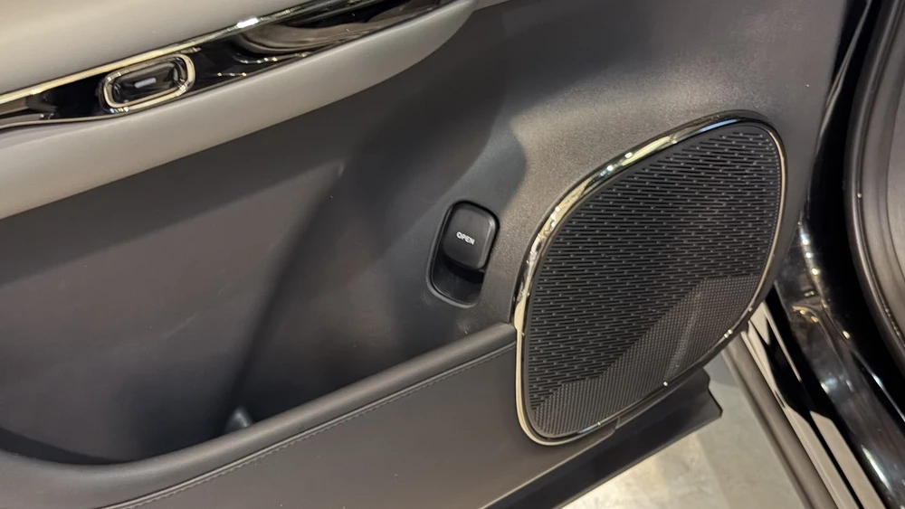 GAC S7 у дилера в автосалоне салон интерьер дверные карты