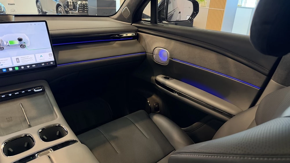 GAC S7 у дилера в автосалоне салон интерьер первый ряд пассажирское кресло