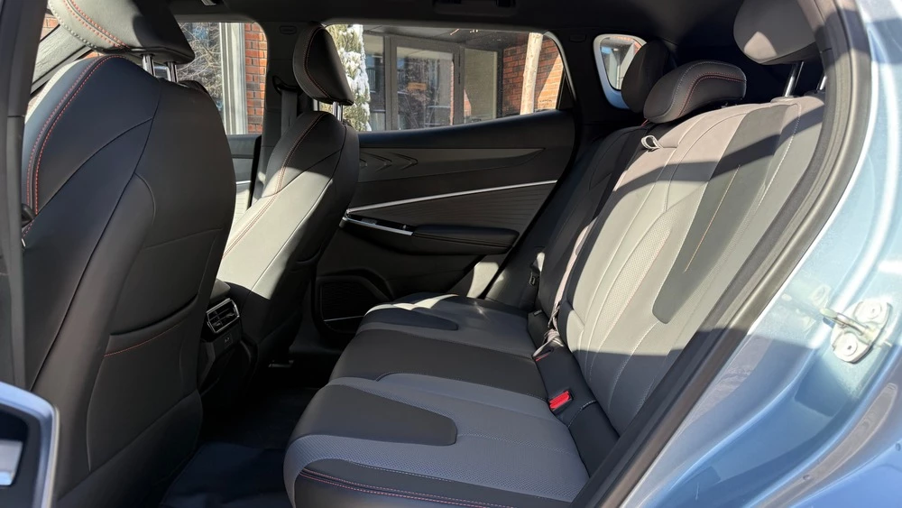 Geely Galaxy CITYRAY в казахстане тест салон интерьер второй ряд сиденья