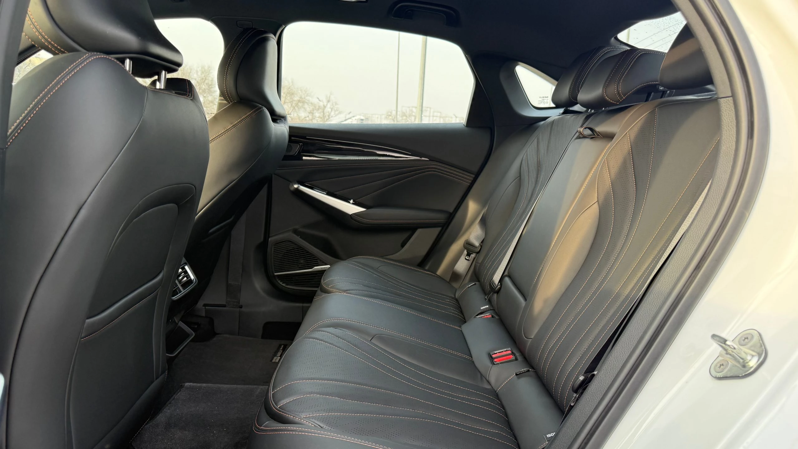 Geely Galaxy Preface в Казахстане салон интерьер второй ряд сиденья