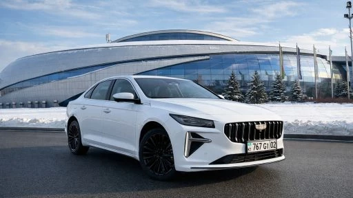 Geely Galaxy Preface в Казахстане сбоку спереди