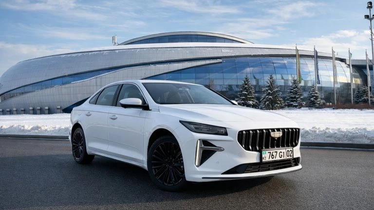 Geely Galaxy Preface в Казахстане сбоку спереди