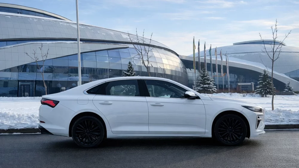 Geely Galaxy Preface в Казахстане сбоку
