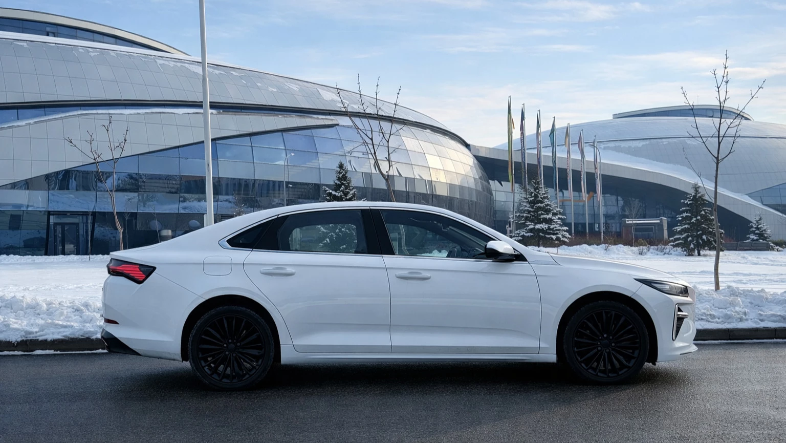 Geely Galaxy Preface в Казахстане сбоку