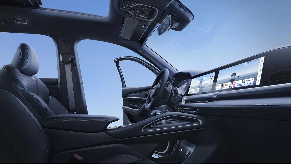 Кроссовер Geely Monjaro удешевили в Китае сбоку 2 литра передний привод салон черный yueshan