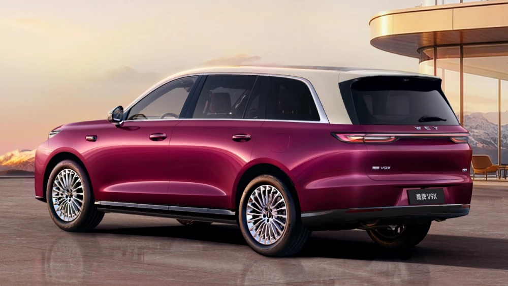 gwm wey v9x сбоку сзади гибридный кроссовер внедорожник двухцветный